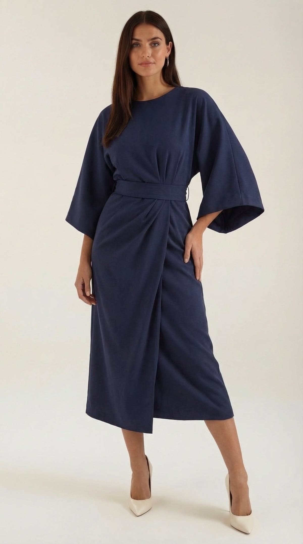 Wickelkleid mit Glockenärmeln und Gürtel in Midilänge für Damen - Marine