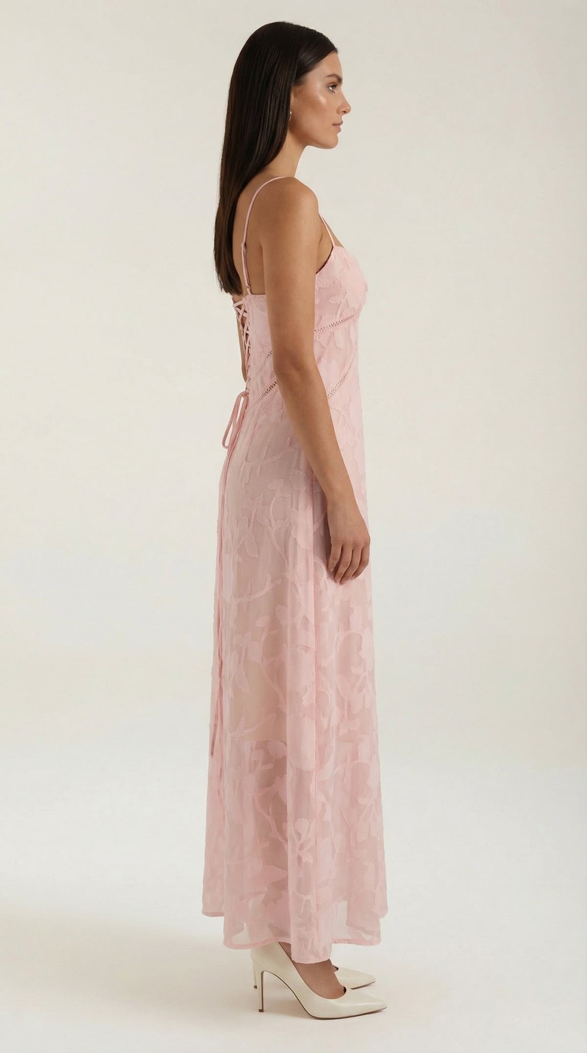 Langes Kleid mit Blumenspitze und Herzausschnitt für Damen