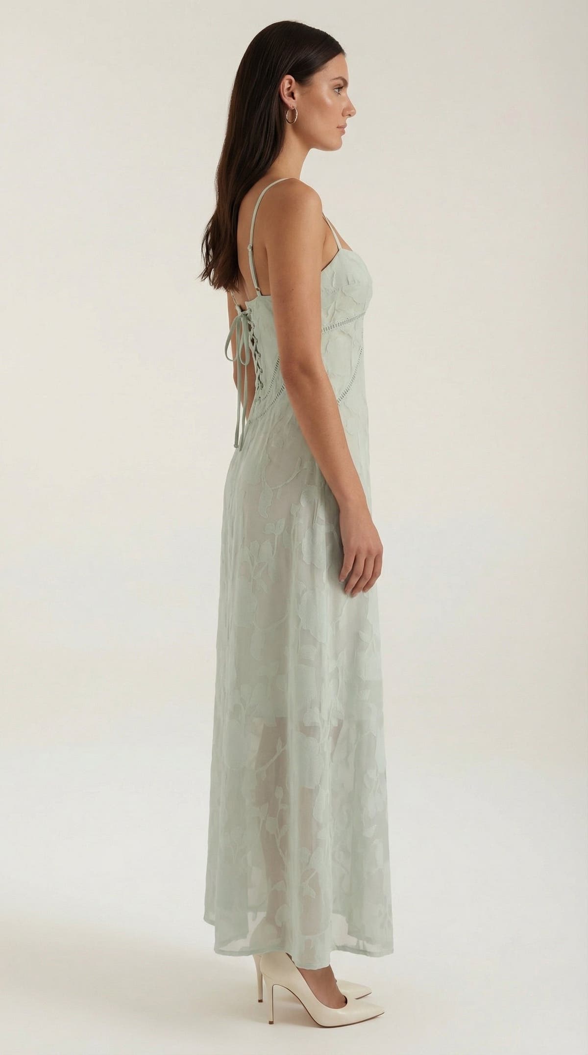Langes Kleid mit Blumenspitze und Herzausschnitt für Damen
