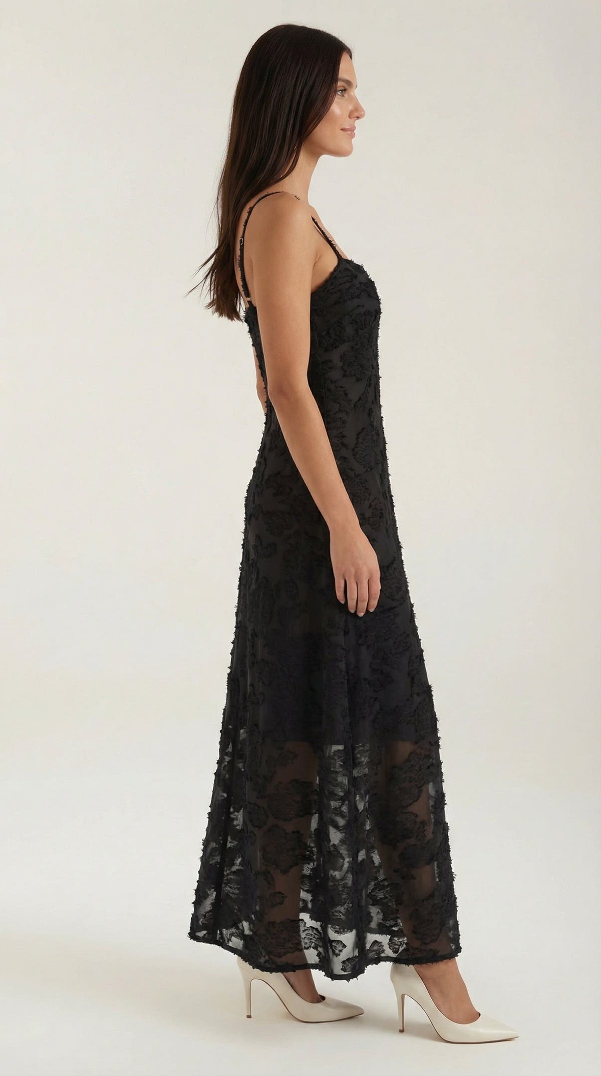 Langes Kleid mit Blumenspitze und Herzausschnitt für Damen