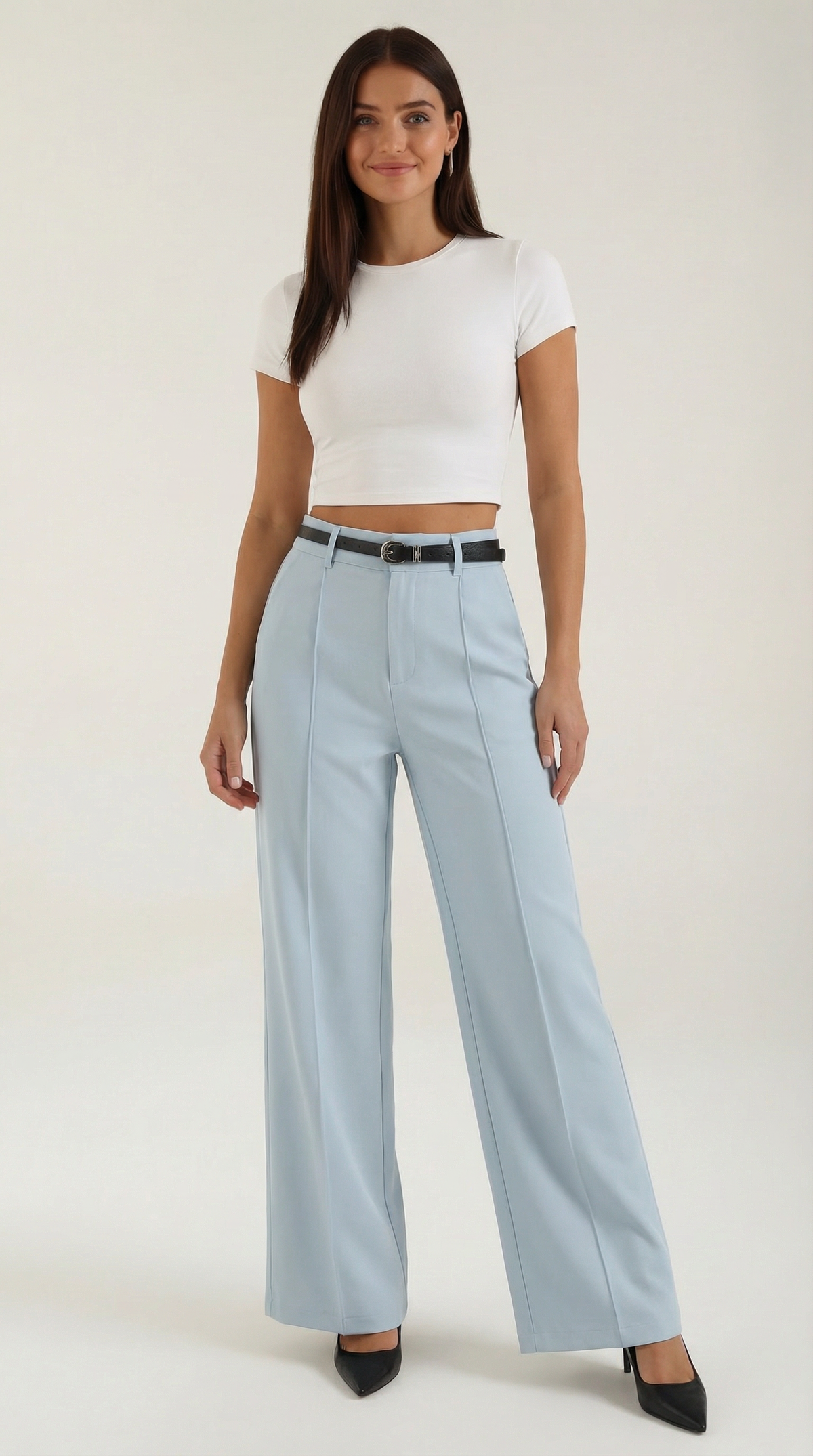 Stoffhose mit Bundfalten, Gürtel und weitem Bein für Damen - Babyblau