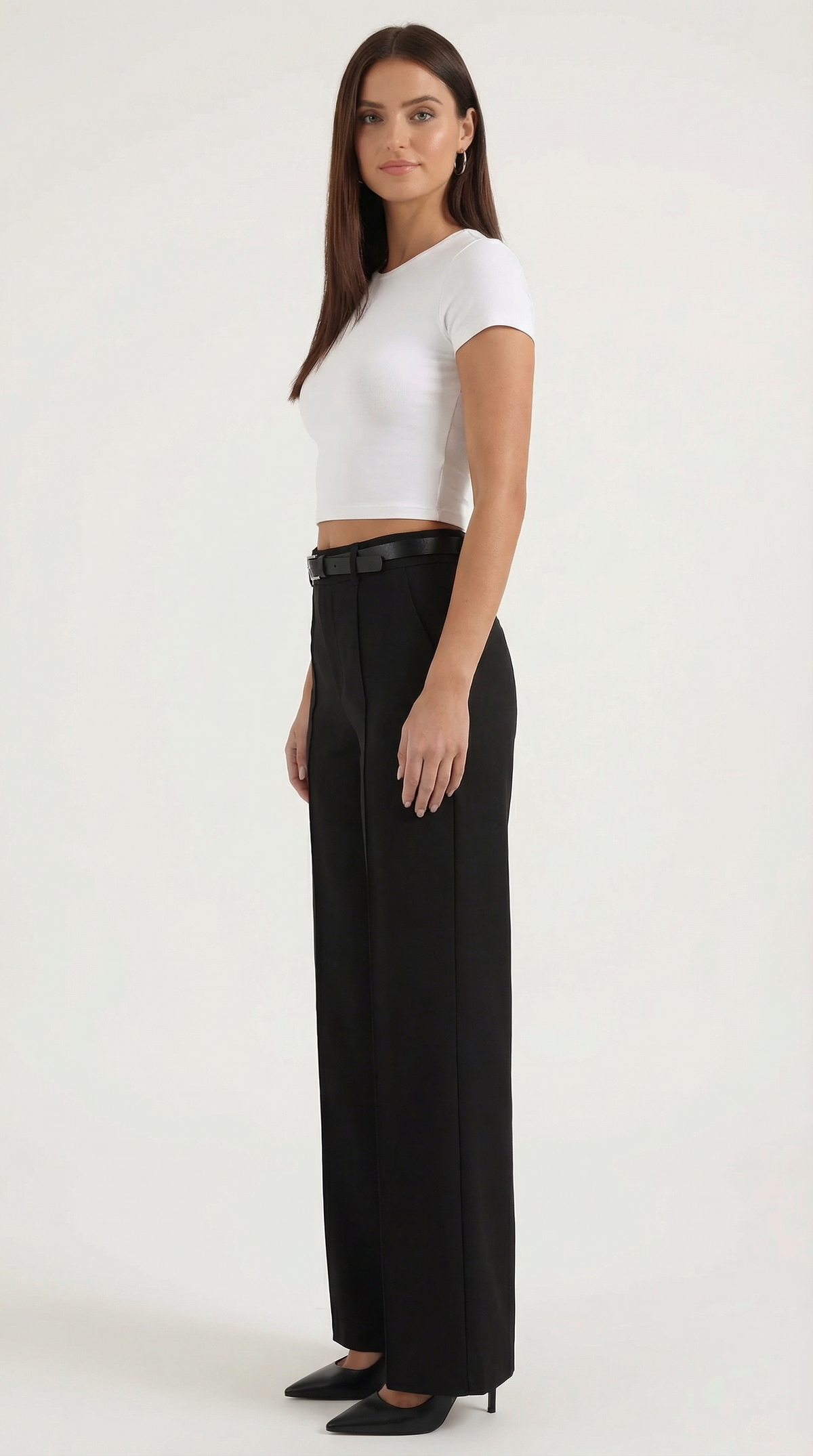 Stoffhose mit Bundfalten, Gürtel und weitem Bein für Damen