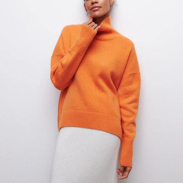 Pullover mit hohem Halsausschnitt und schlichtem Schnitt