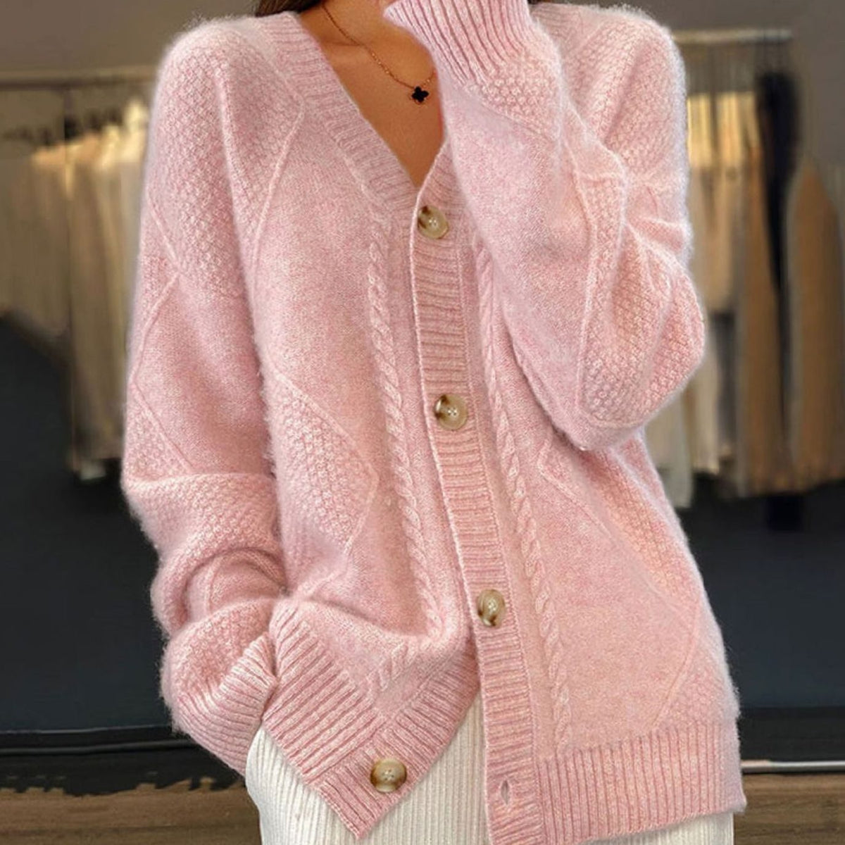 Cardigan Damen mit Zopfmuster, V-Ausschnitt und langen Ärmeln