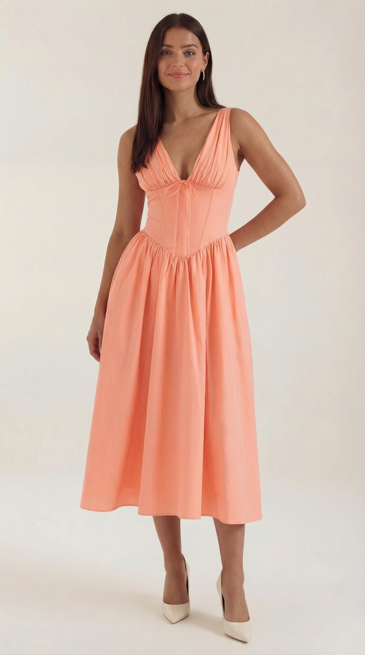 Midikleid mit tiefem V-Ausschnitt und gerafftem Rock für Damen - Aprikose