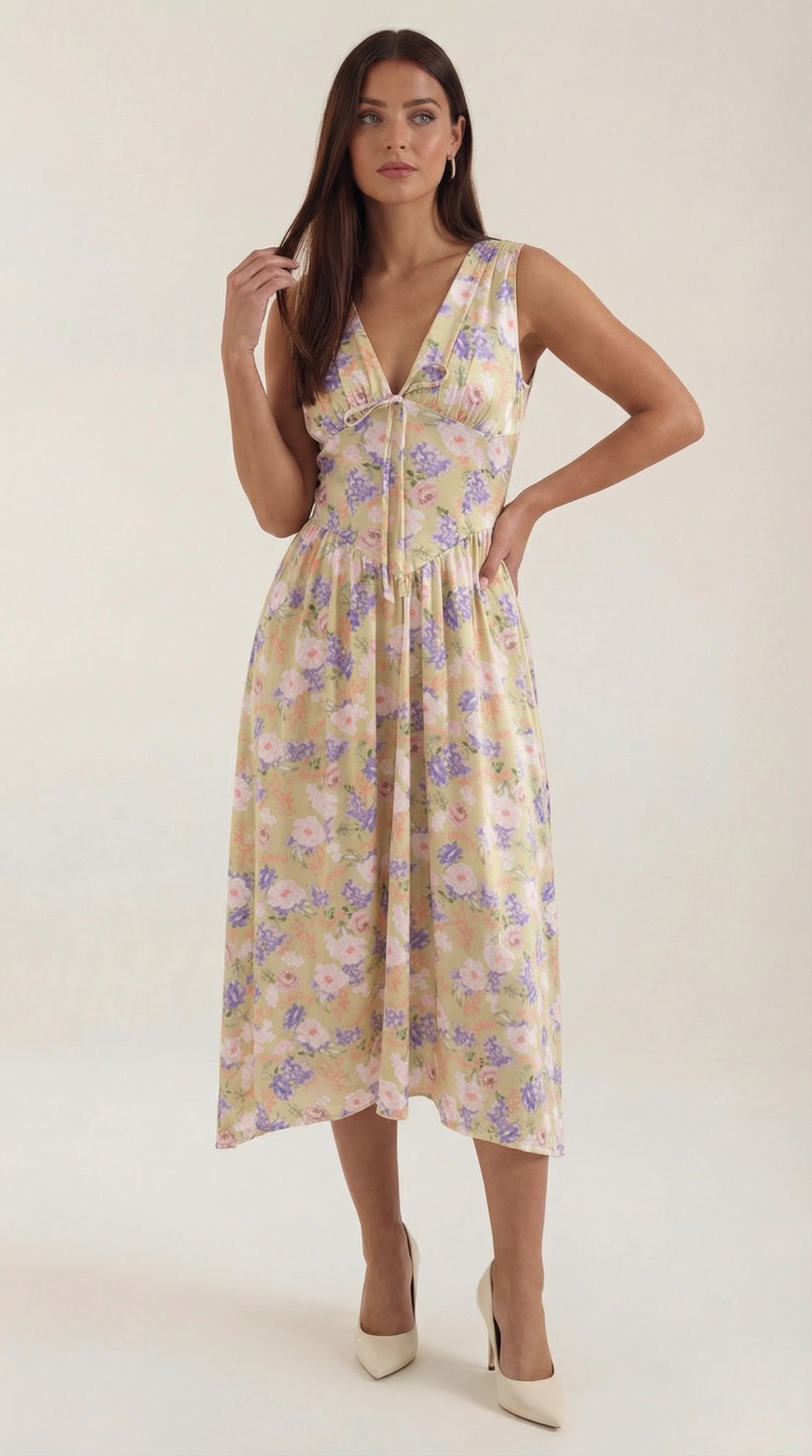Midikleid mit tiefem V-Ausschnitt und gerafftem Rock für Damen - Creme
