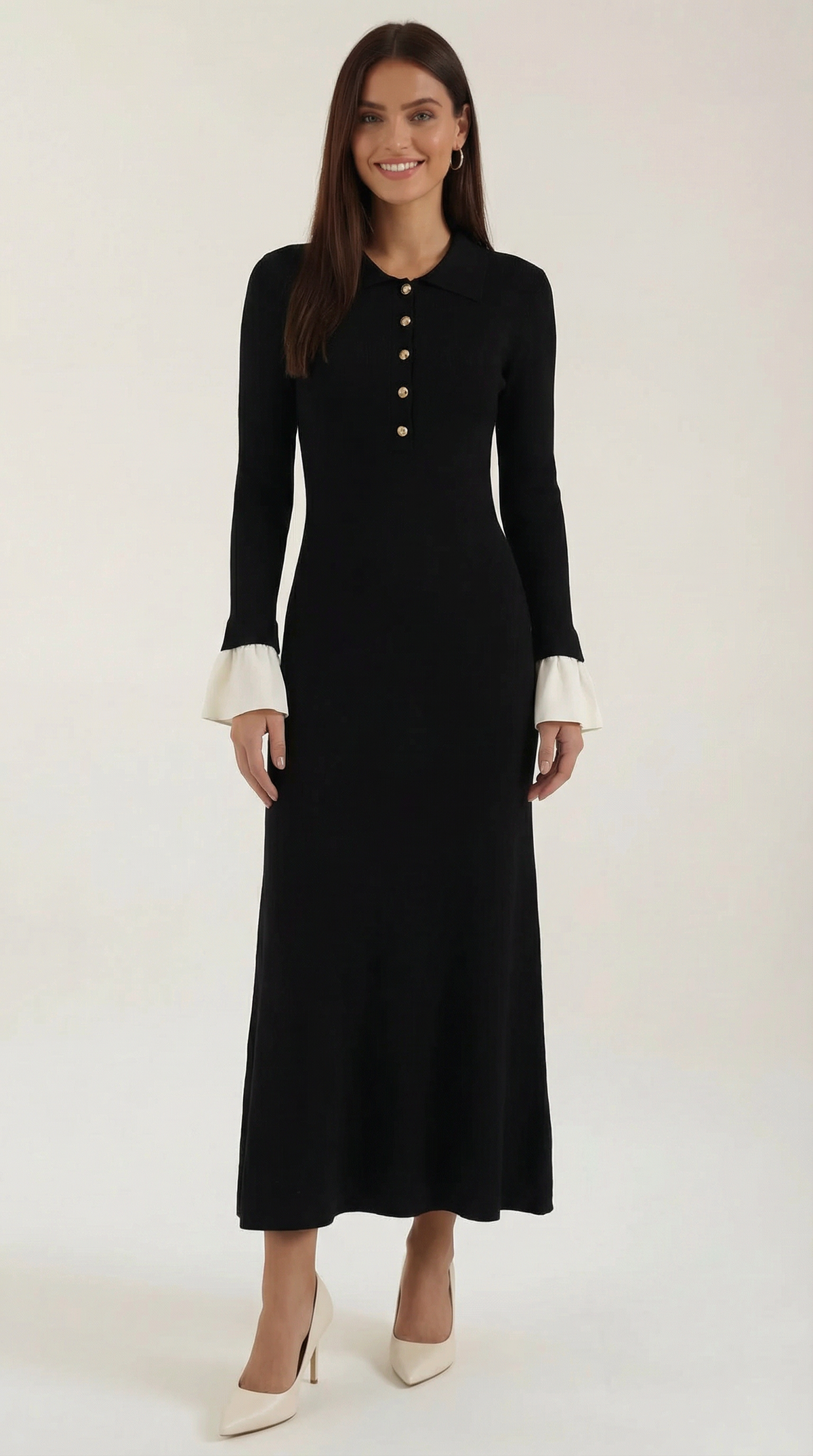 Langes Strickkleid mit Polokragen und Kontrastmanschetten für Damen - Schwarz