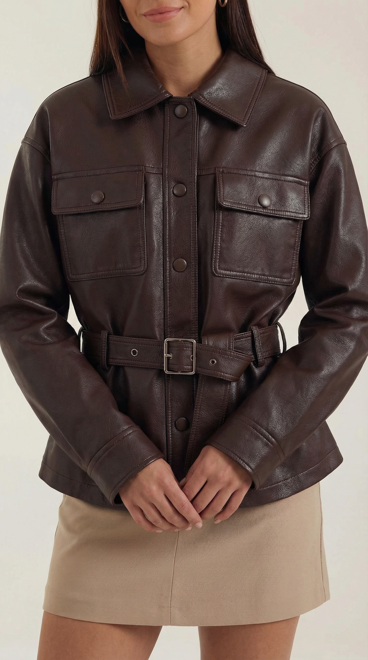 Kunstlederjacke mit Gürtel, Hemdkragen und Taschen für Damen