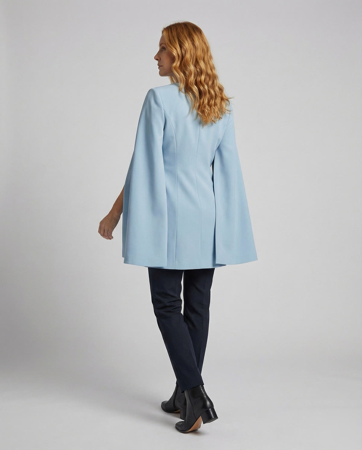 Festliches Kleid mit Cape-Ärmeln und V-Ausschnitt für Damen