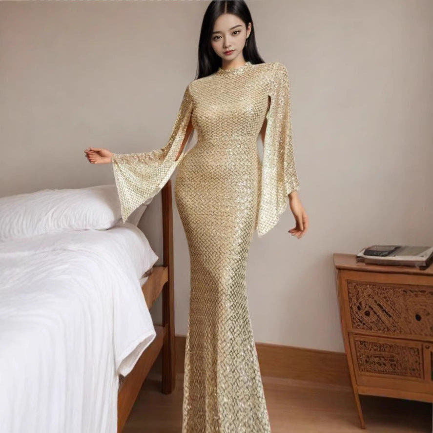 Festliches Kleid mit Pailletten und fliessenden Ärmeln für Damen