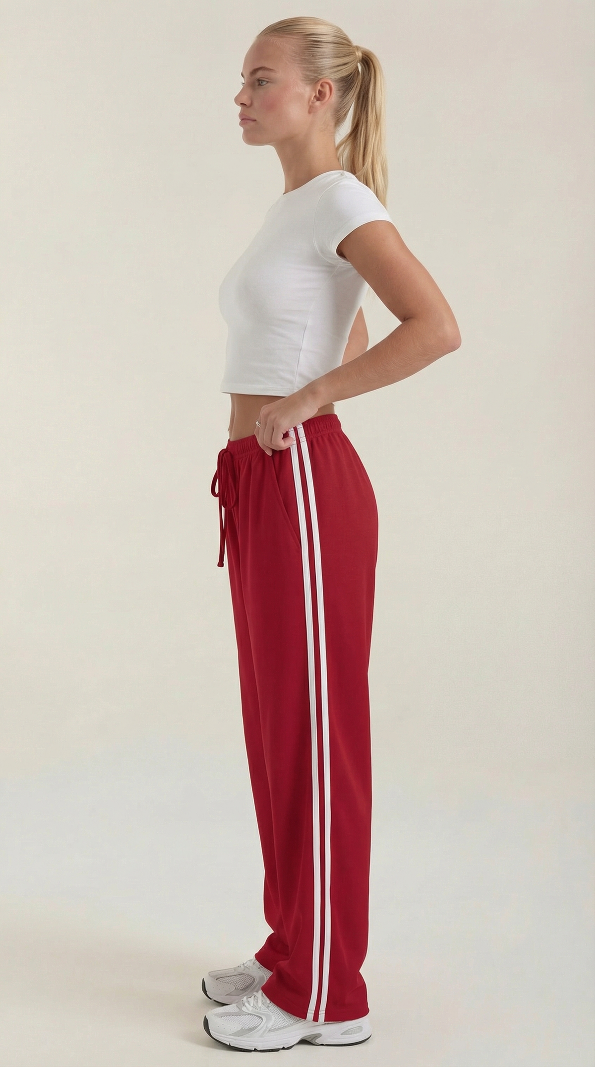 Trainerhose mit weitem Bein, Seitenstreifen und Kordelzug für Damen