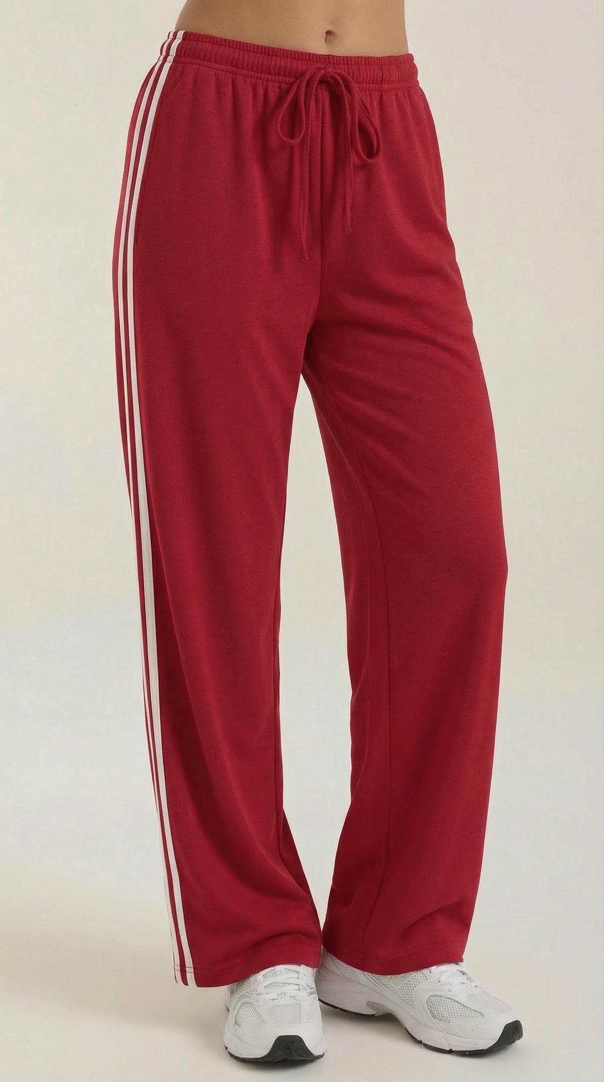 Trainerhose mit weitem Bein, Seitenstreifen und Kordelzug für Damen