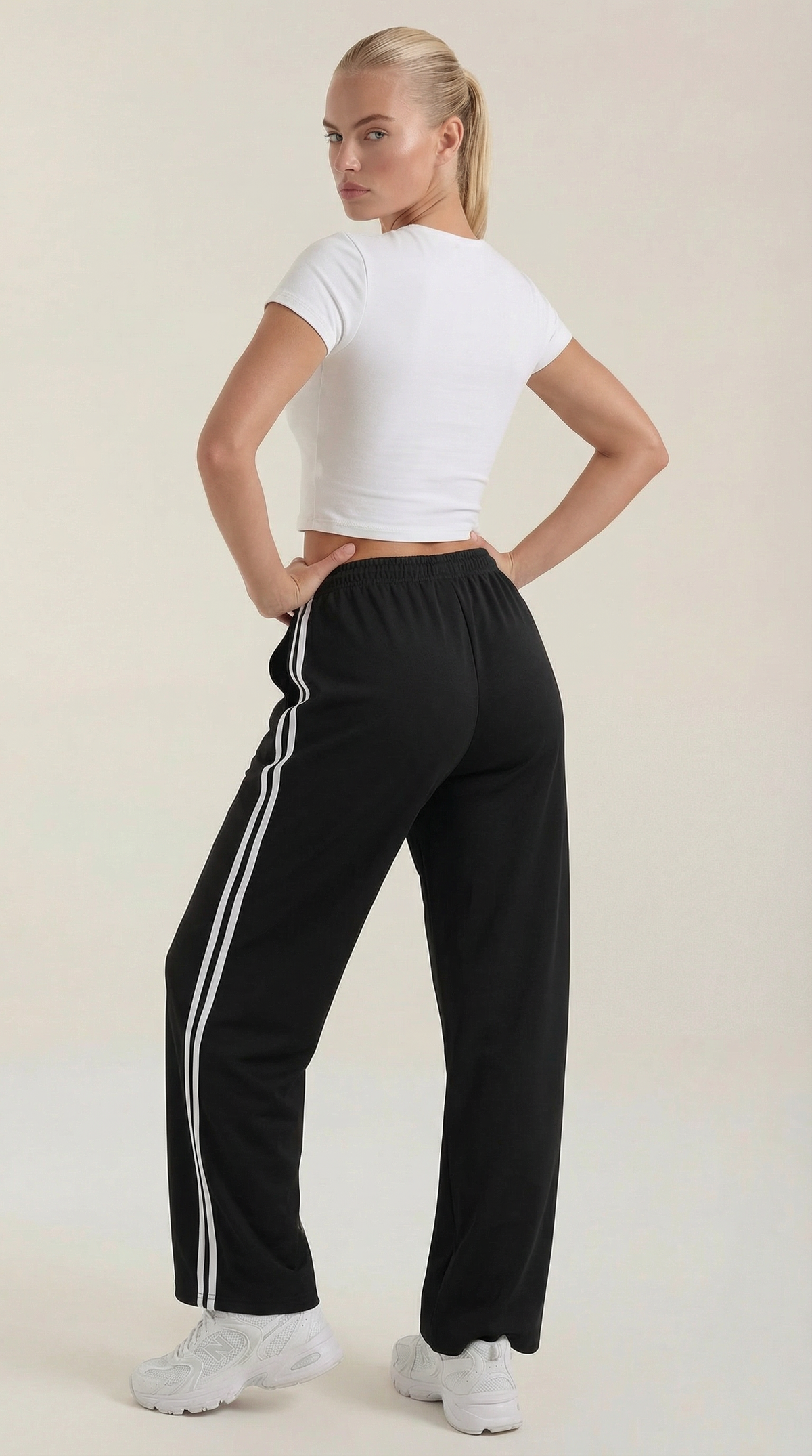 Trainerhose mit weitem Bein, Seitenstreifen und Kordelzug für Damen