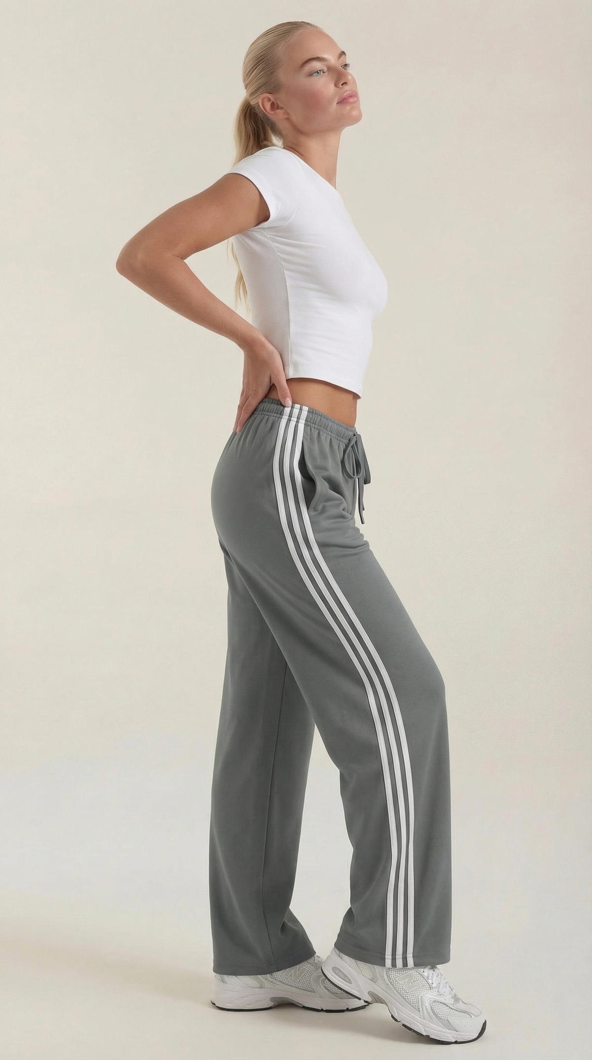 Trainerhose mit weitem Bein, Seitenstreifen und Kordelzug für Damen