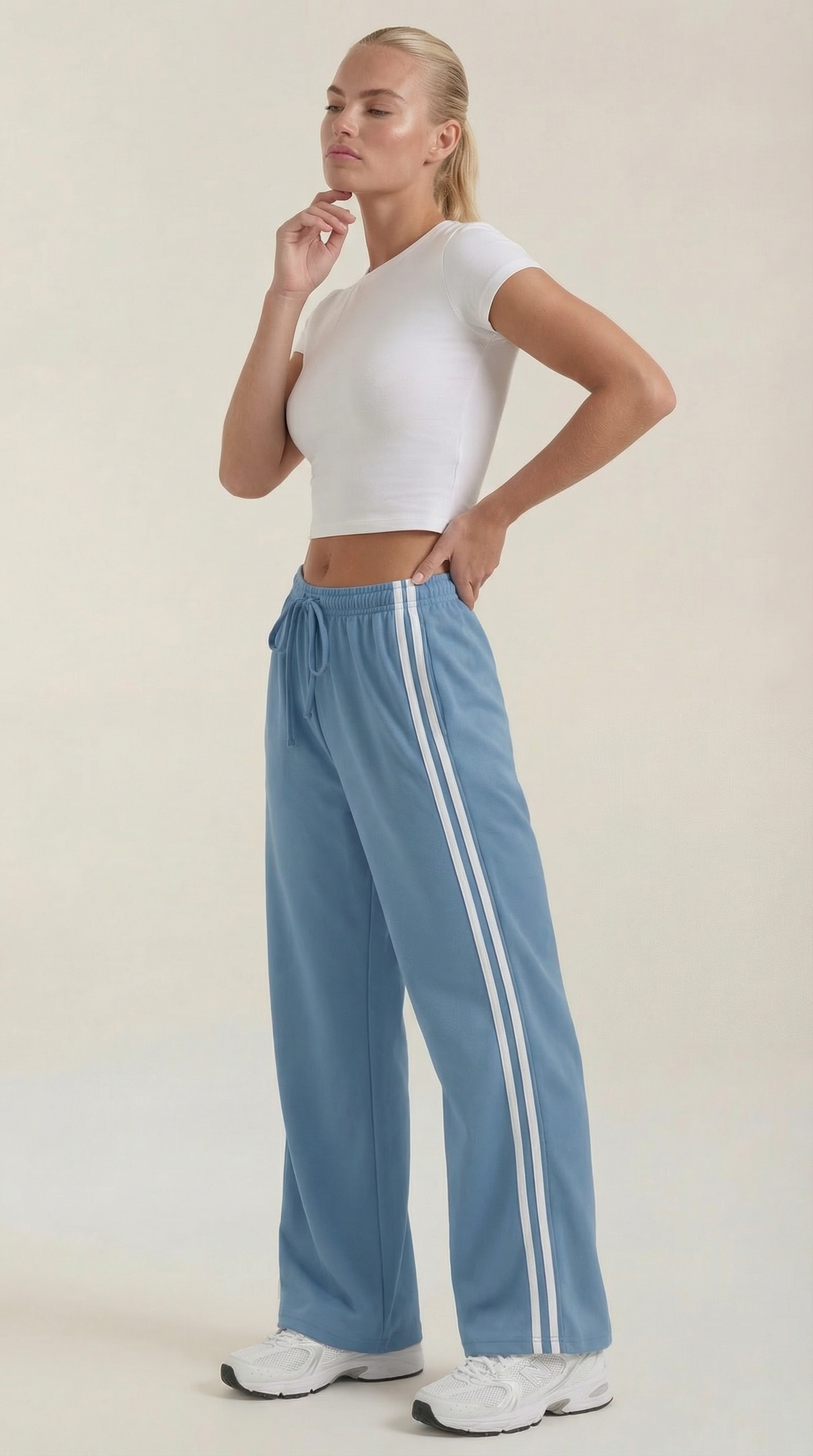 Trainerhose mit weitem Bein, Seitenstreifen und Kordelzug für Damen