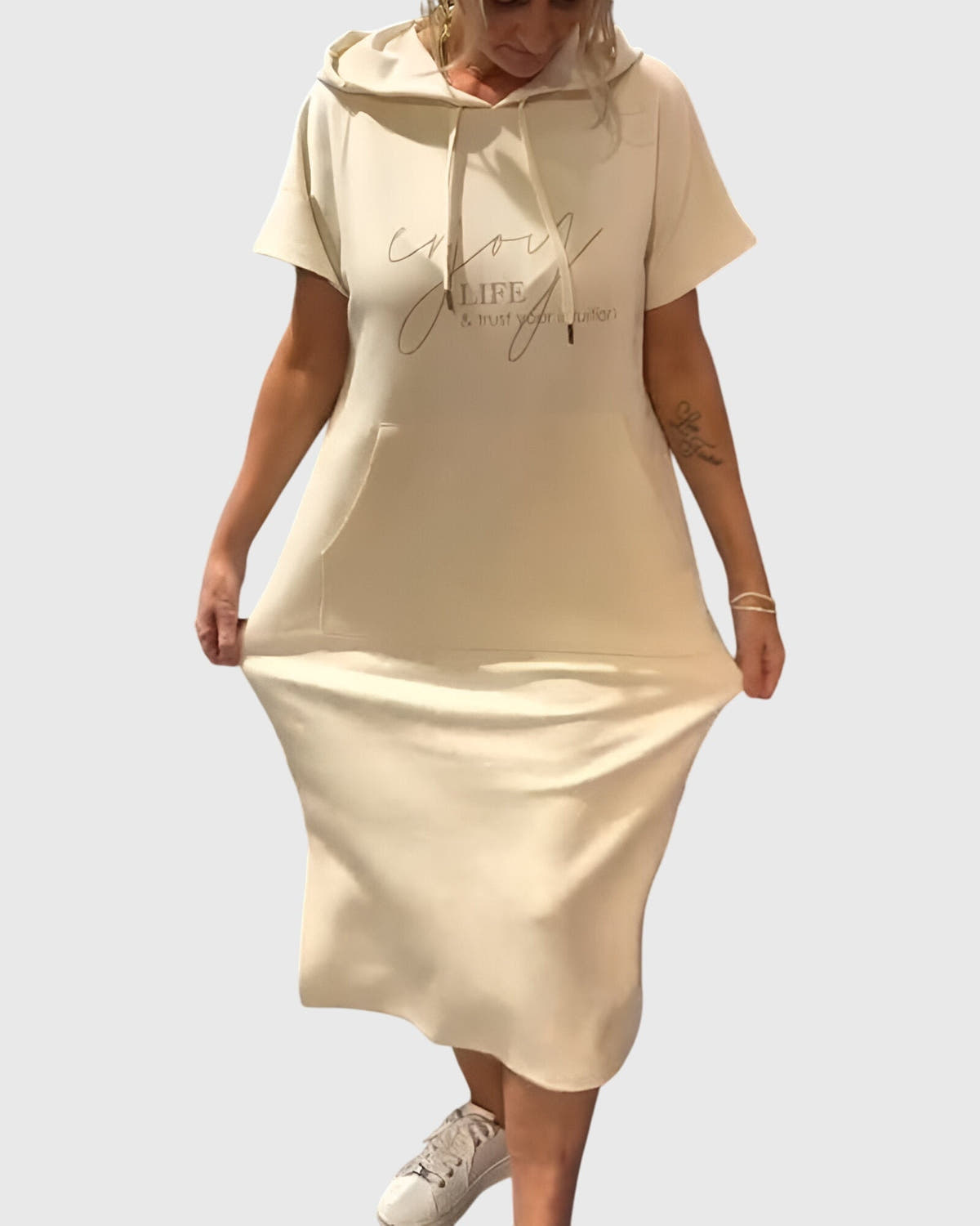 Kleid mit Kapuze und Taschen in lockerer Passform