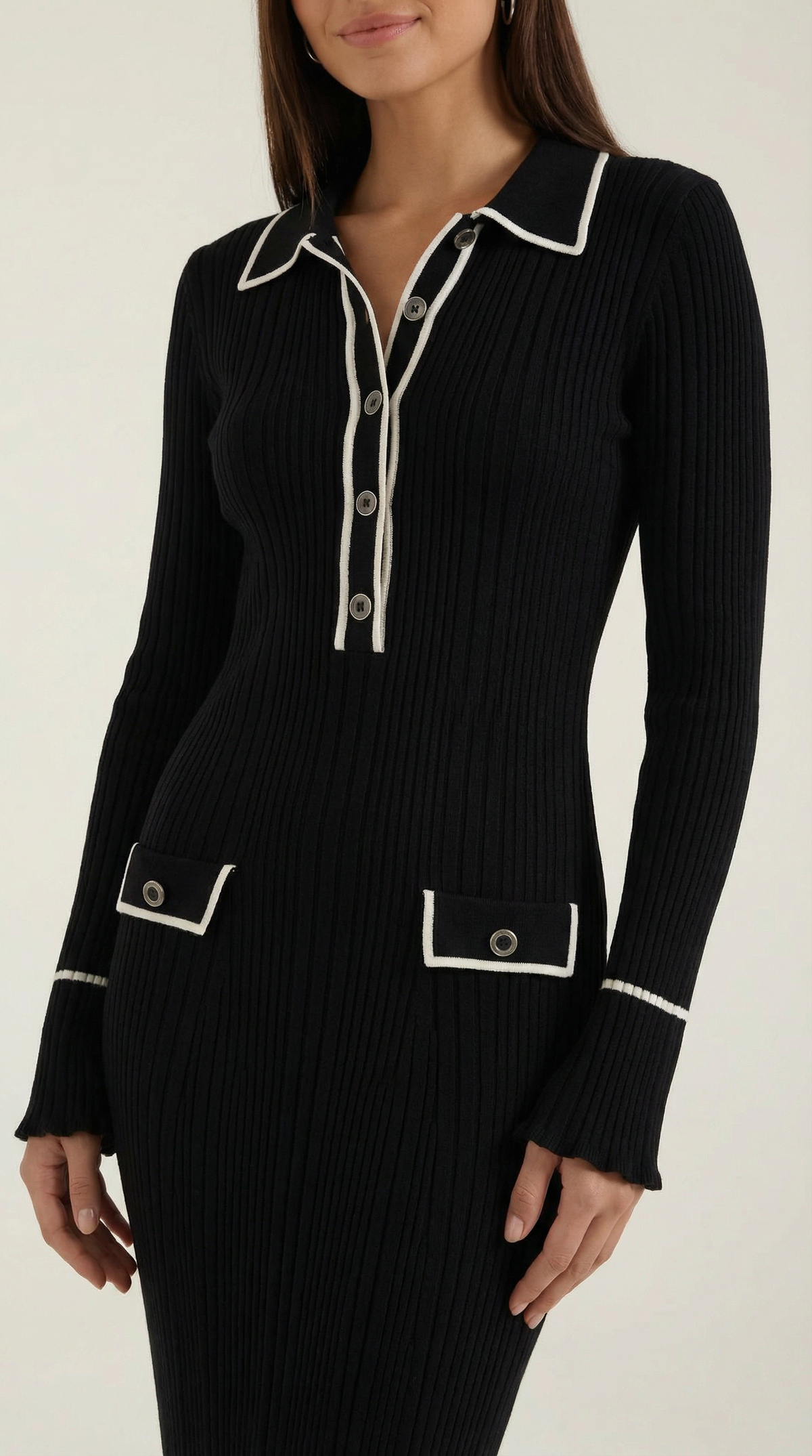 Langes Strickkleid mit Polokragen und Knopfleiste für Damen