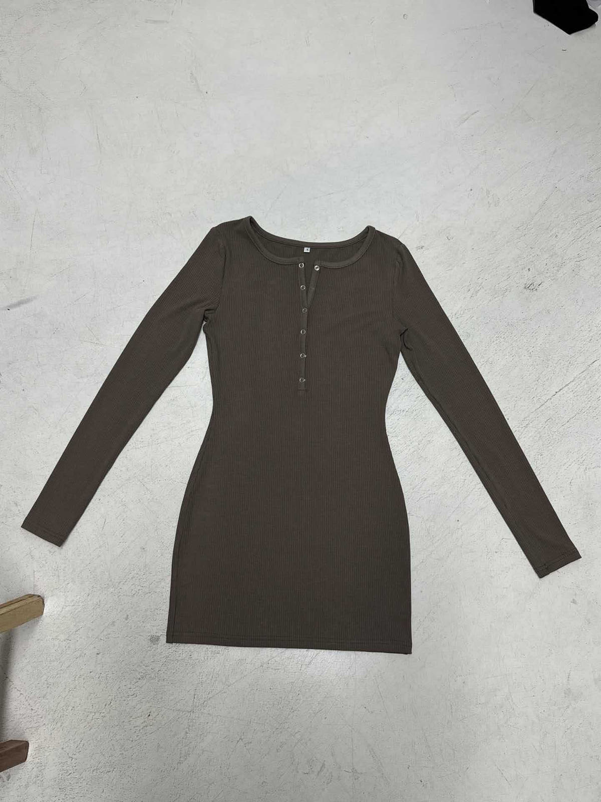 Strickkleid mit Henley-Ausschnitt und Druckknopfleiste für Damen