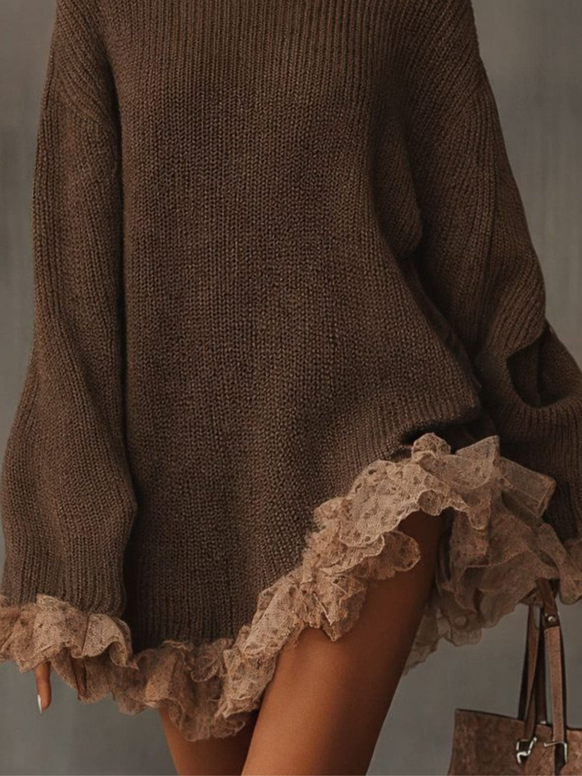 Strickkleid mit Rollkragen und Spitzenrüschen am Saum für Damen