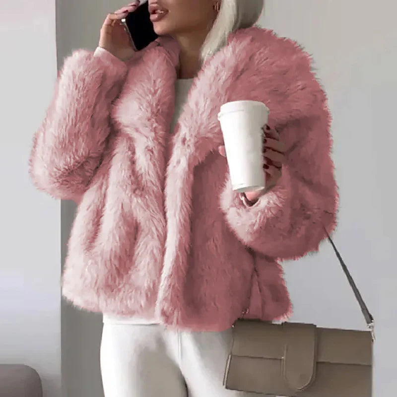 Kunstpelzjacke Damen warm und kurz mit Reverskragen, locker geschnitten