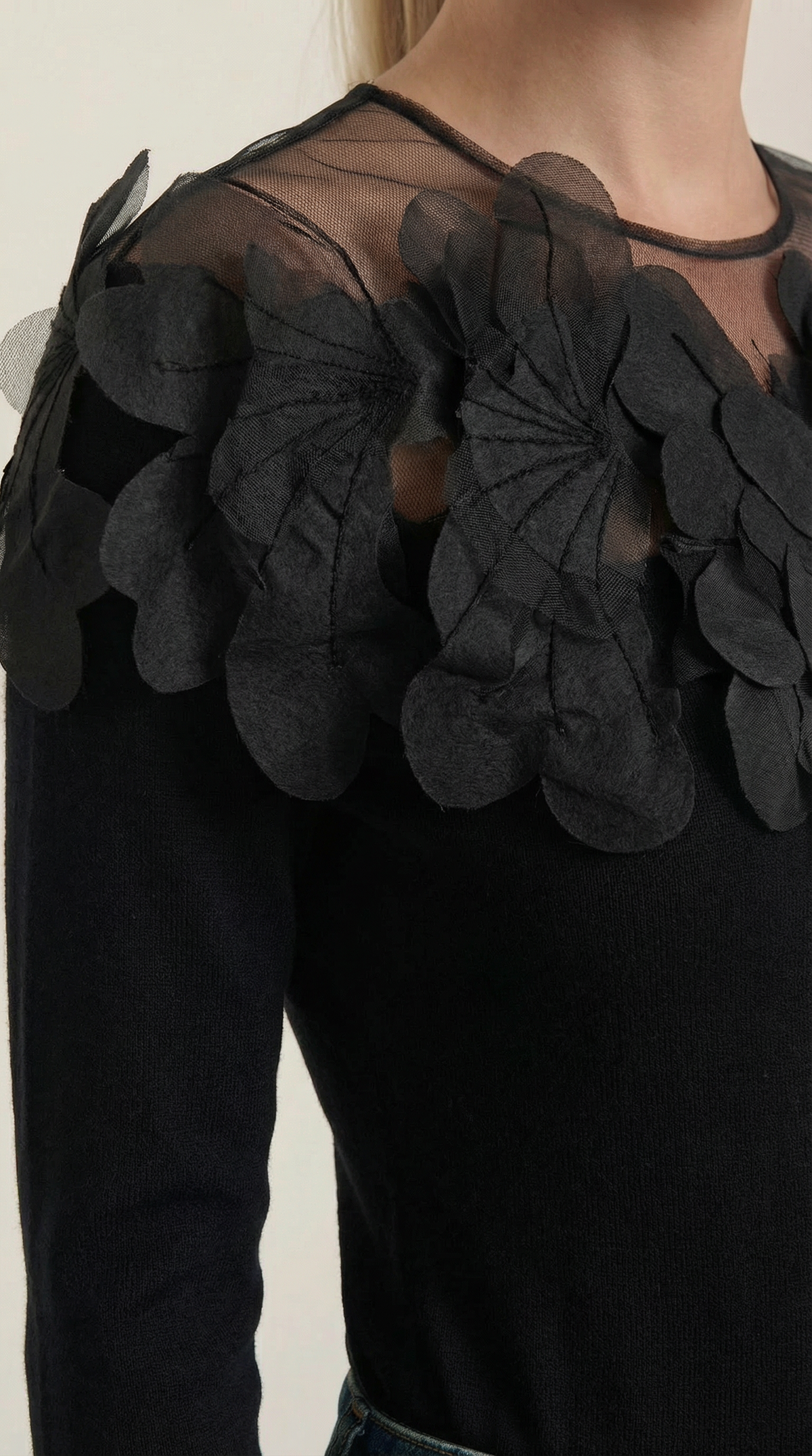 Pullover mit Federbesatz und Netzeinsatz am Ausschnitt für Damen