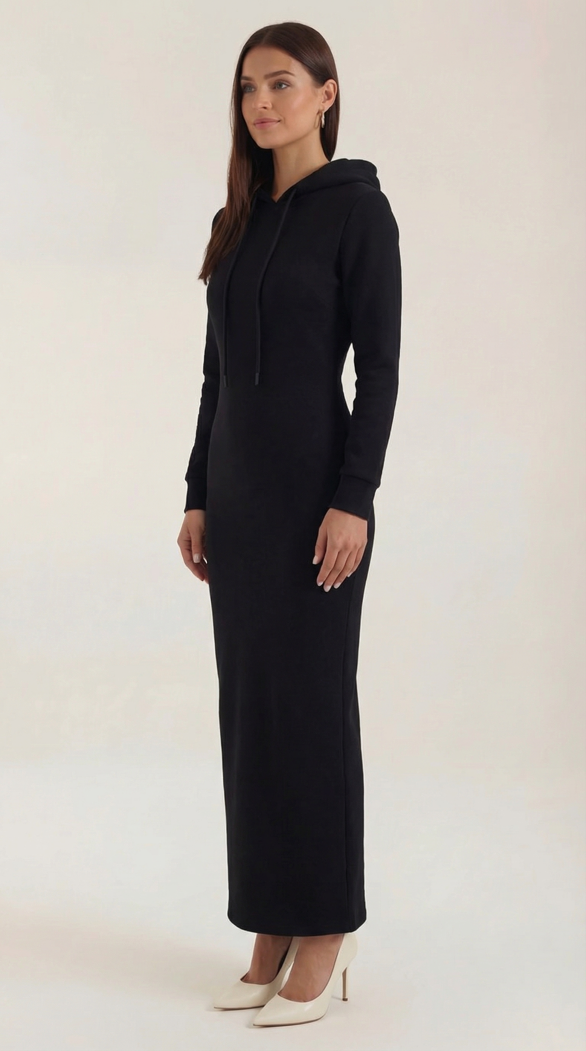 Langes Kleid mit Kapuze, Kordelzug und figurbetontem Schnitt für Damen