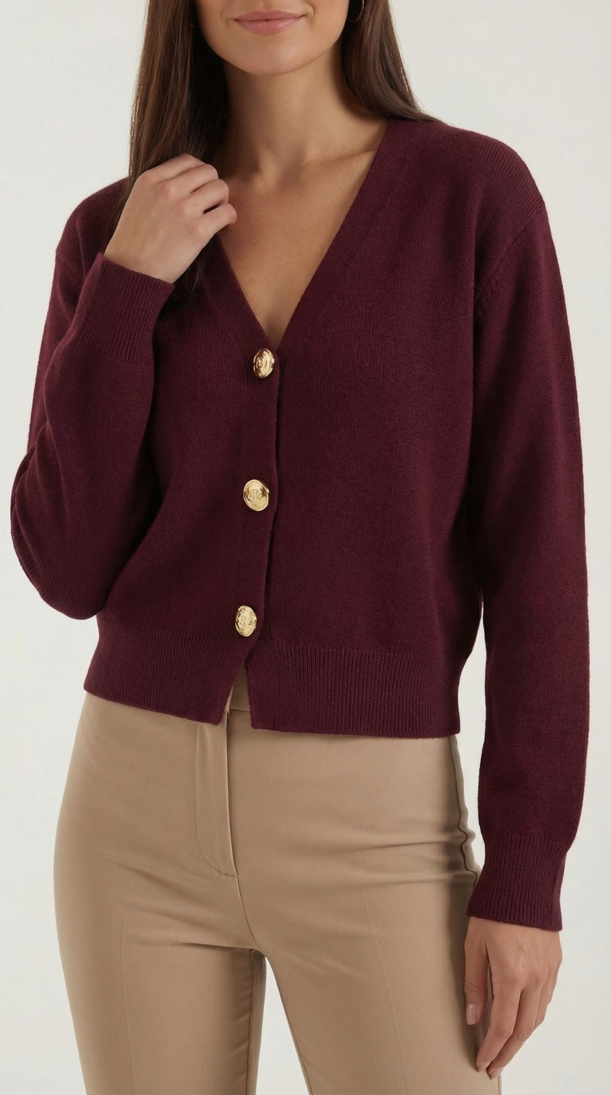 Kurze Strickjacke mit V-Ausschnitt und goldfarbenen Knöpfen für Damen