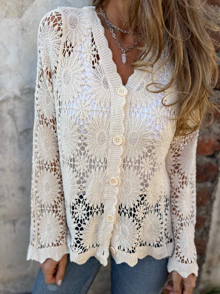 Strickjacke mit Blumenhäkelmuster, V-Ausschnitt und Bogensaum