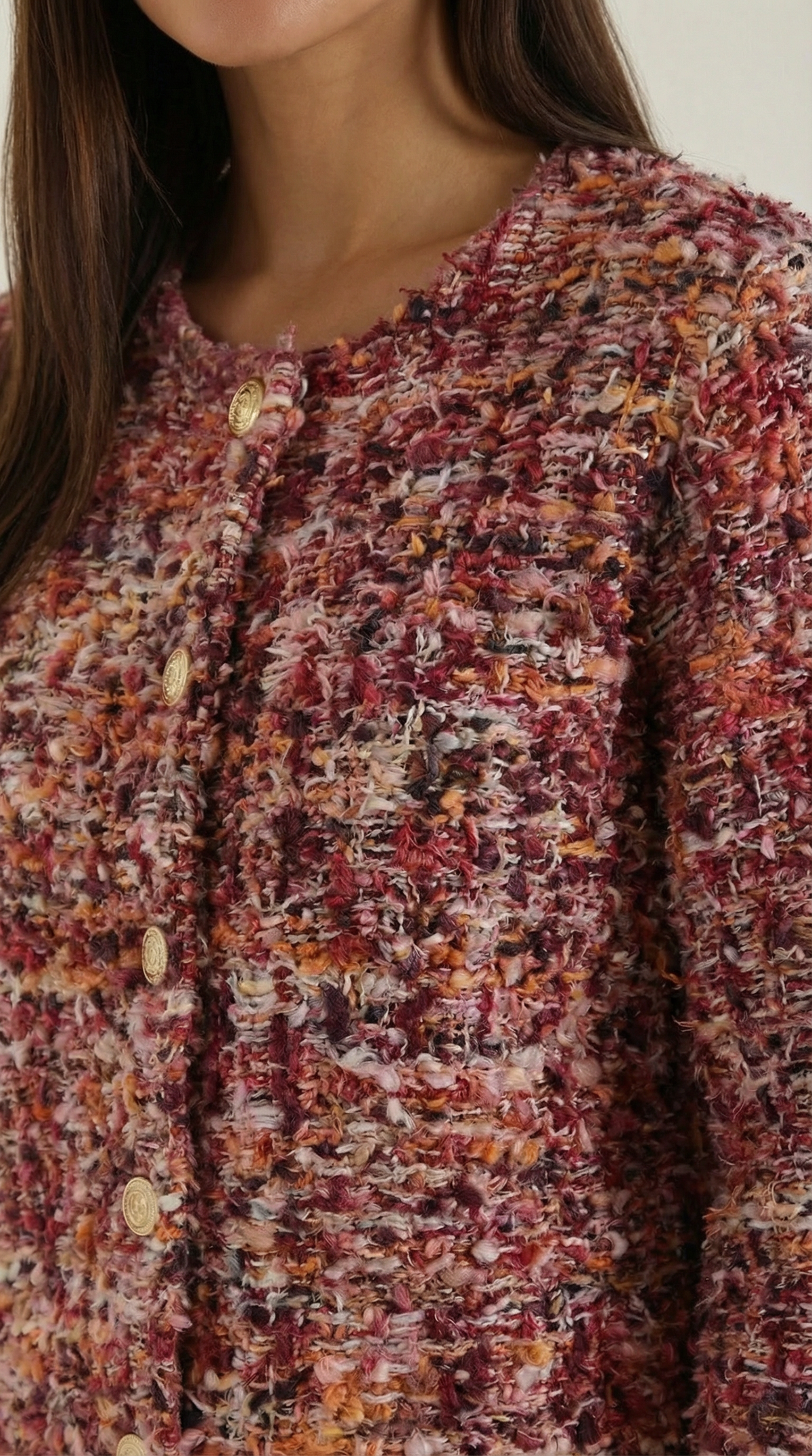 Kurze Strickjacke in Bouclé-Optik mit goldfarbenen Knöpfen für Damen