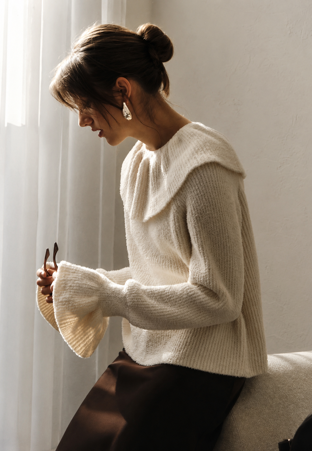 Strickpullover Damen in Rippstrick mit Rüschenkragen, hüftlang