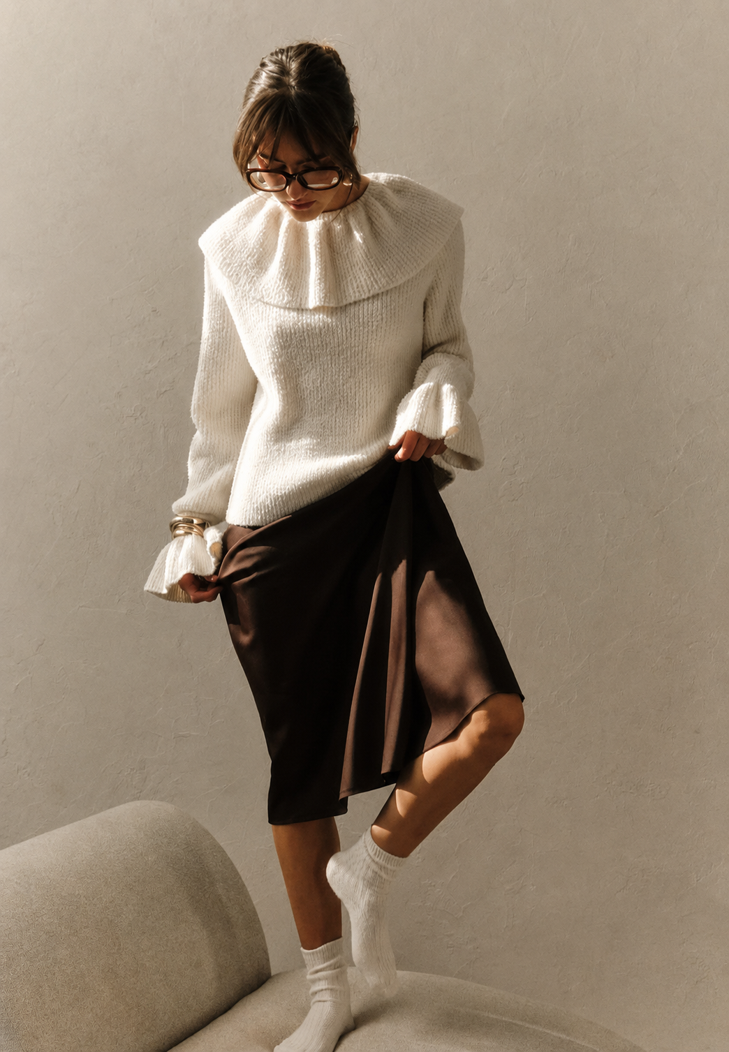 Strickpullover Damen in Rippstrick mit Rüschenkragen, hüftlang