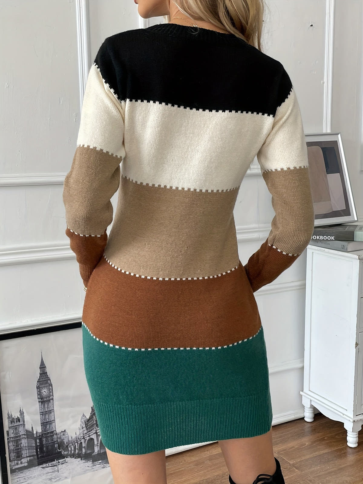 Figurnahes Kleid mit Colour-Block-Einsätzen und Kontrastnähten
