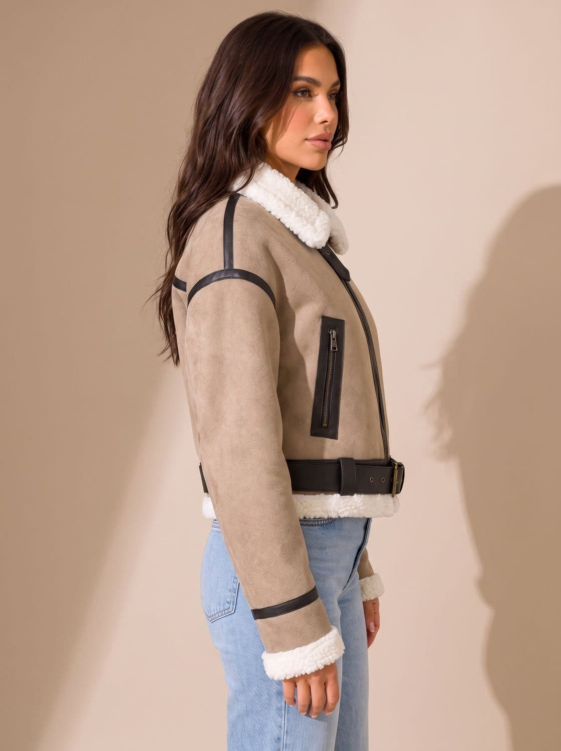 Teddyjacke Damen aus Kunstleder, kurz mit Teddyfellkragen und Gürtel
