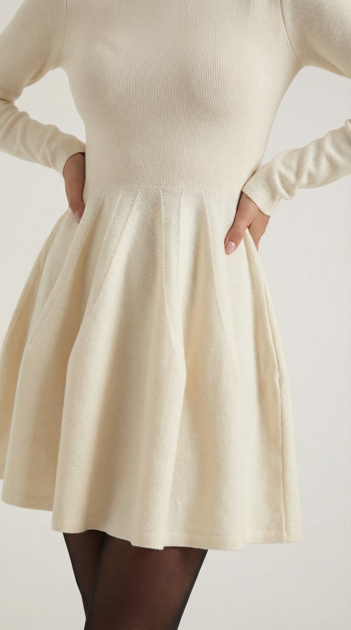 Kurzes Kleid mit Plisseerock und Rundhalsausschnitt für Damen
