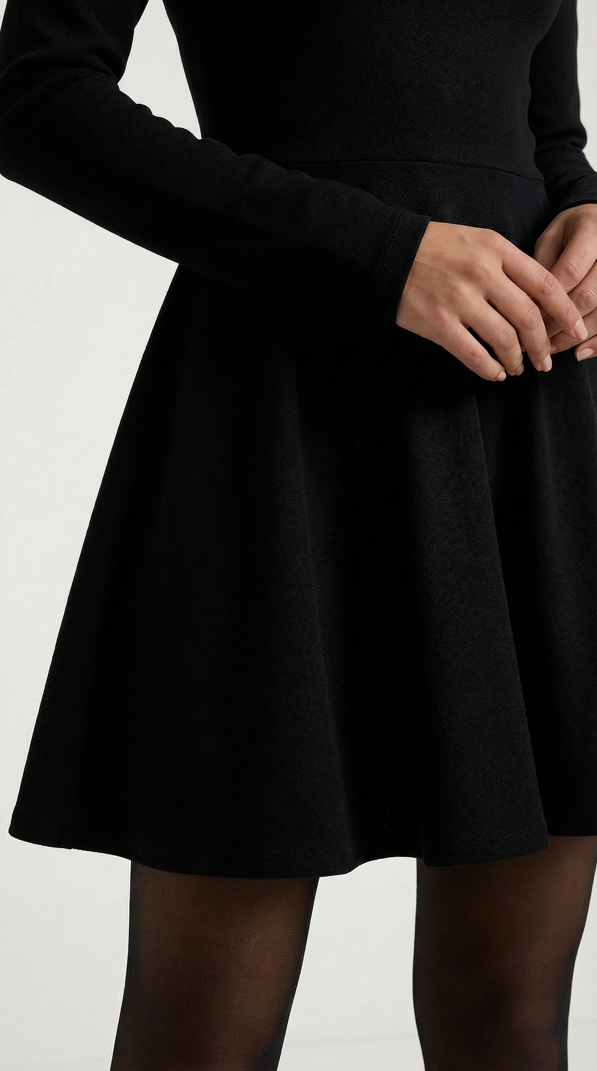 Kurzes Kleid mit Plisseerock und Rundhalsausschnitt für Damen
