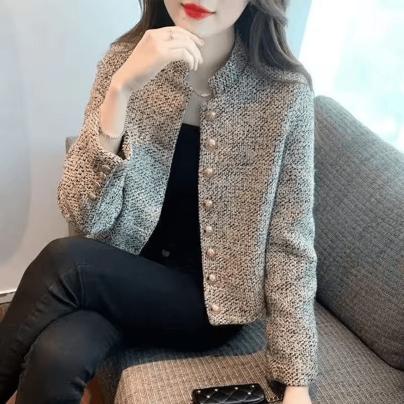 Kurze Jacke mit Tweedstruktur und goldfarbenen Knöpfen