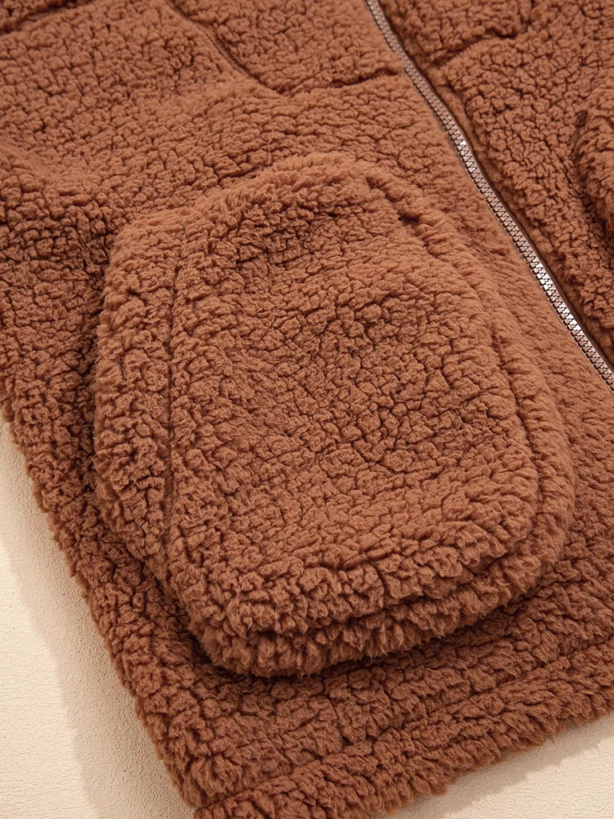Teddyjacke mit Kapuze und Fronttaschen