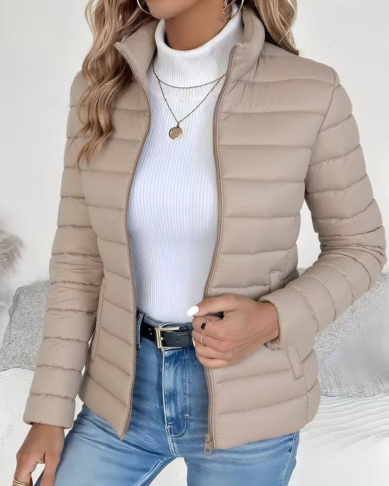 Steppjacke mit Stehkragen und durchgehendem Reissverschluss