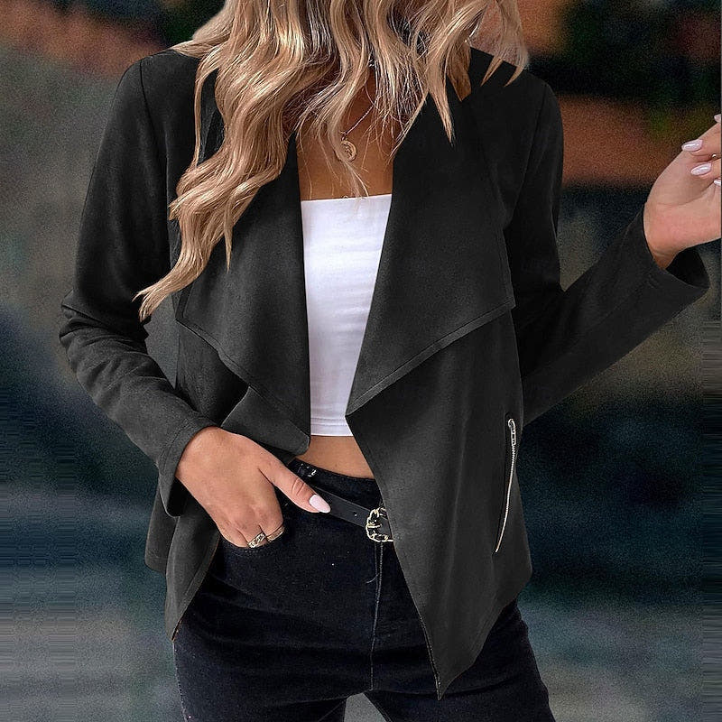 Kurze Jacke in Wildlederoptik mit drapierten Revers