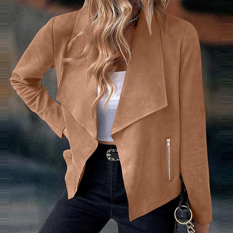 Kurze Jacke in Wildlederoptik mit drapierten Revers
