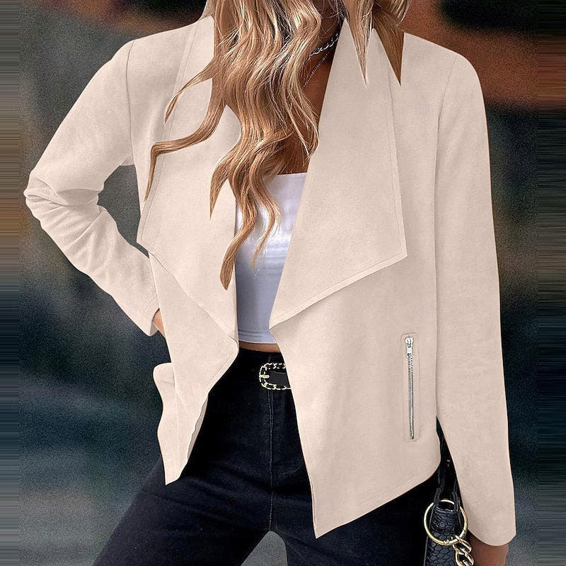 Kurze Jacke in Wildlederoptik mit drapierten Revers