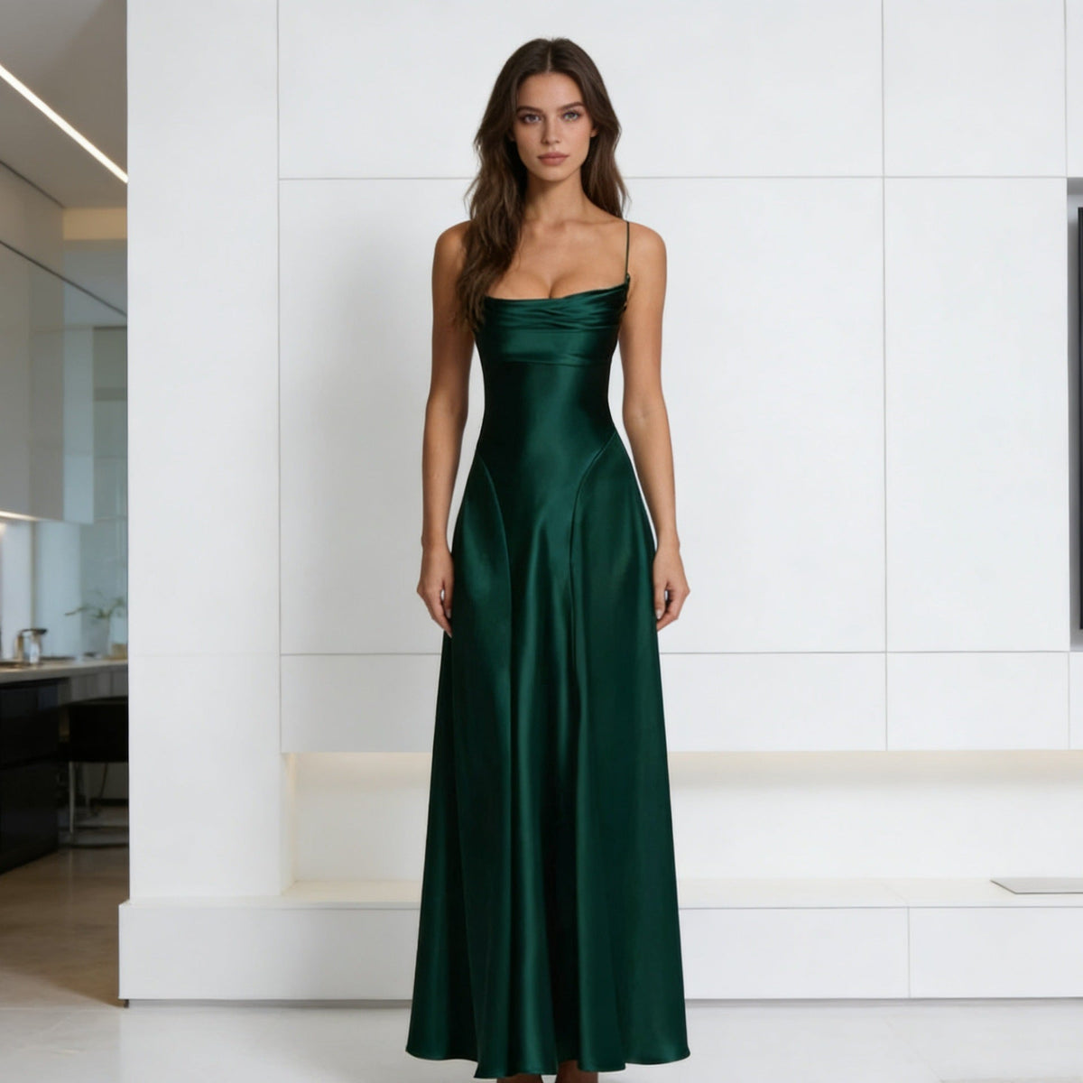 Abendkleid Damen aus Satin, tailliert in Maxilänge mit schmalen Trägern