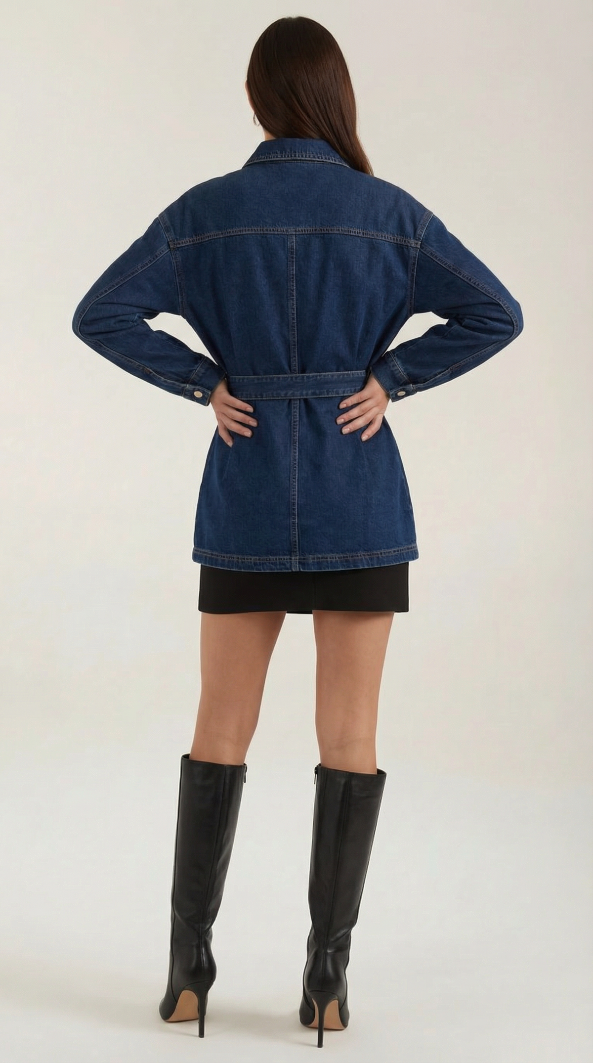 Jeansjacke mit Gürtel und aufgesetzten Brusttaschen für Damen
