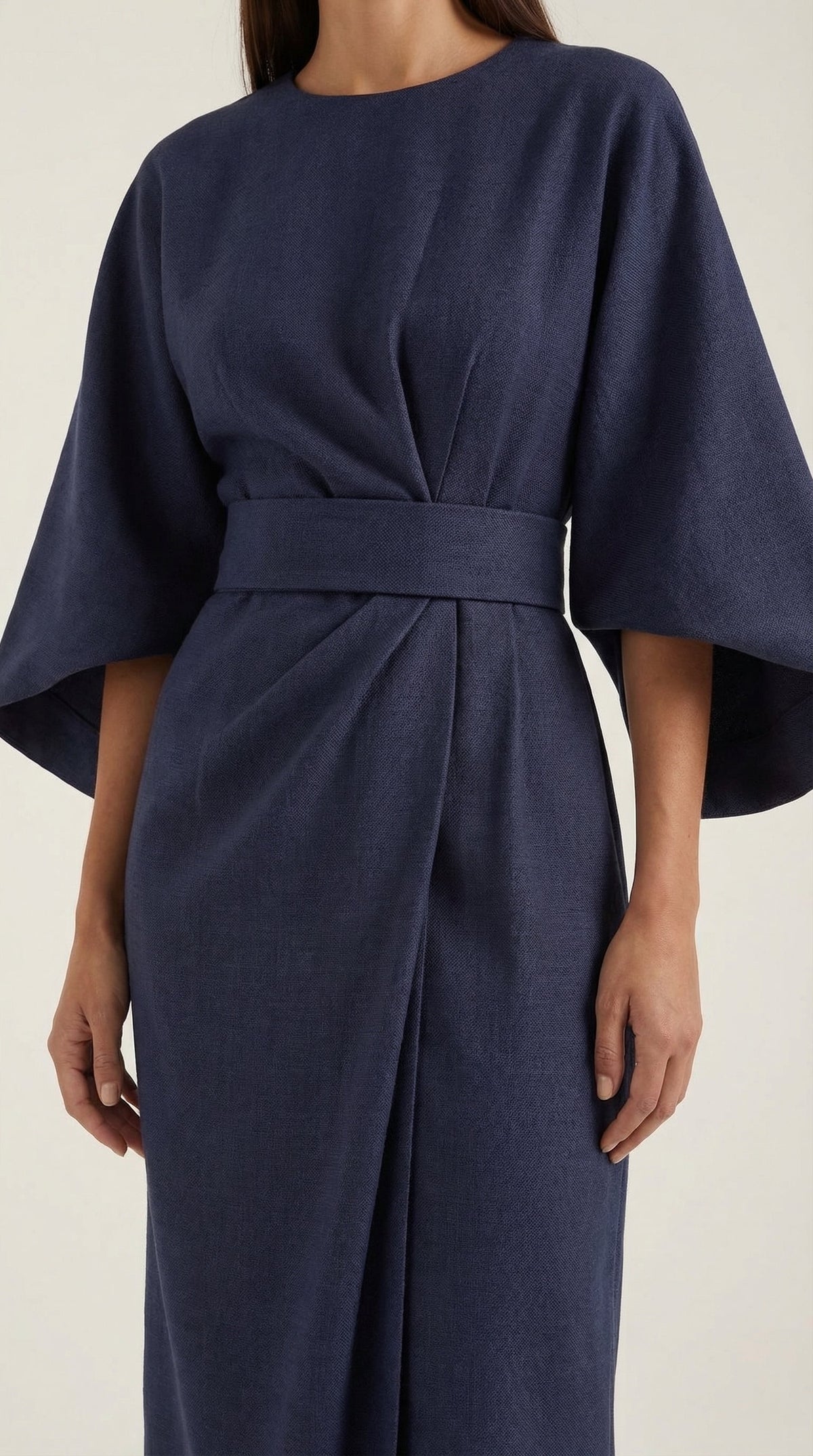 Wickelkleid mit Glockenärmeln und Gürtel in Midilänge für Damen