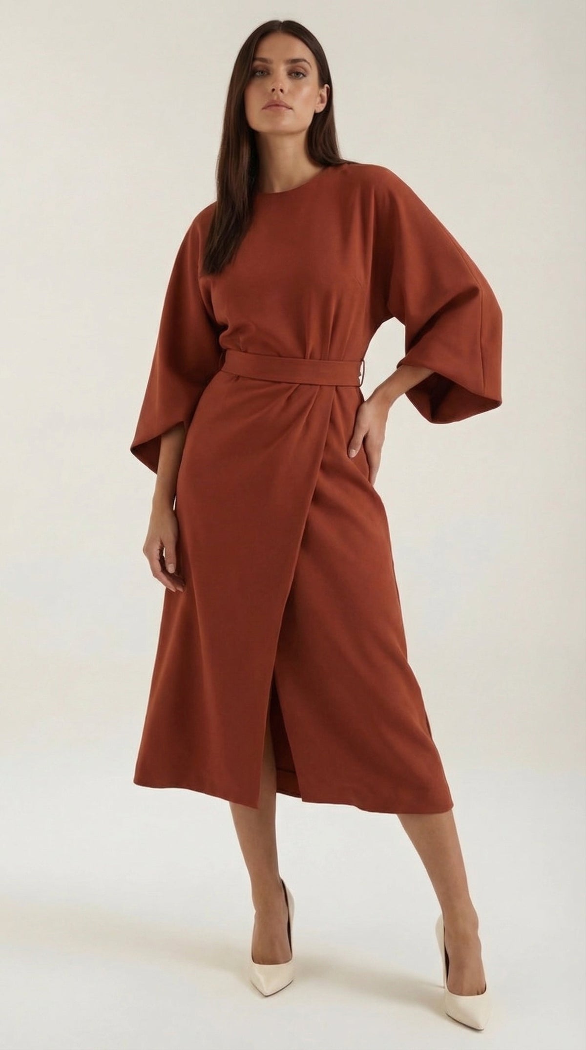 Wickelkleid mit Glockenärmeln und Gürtel in Midilänge für Damen