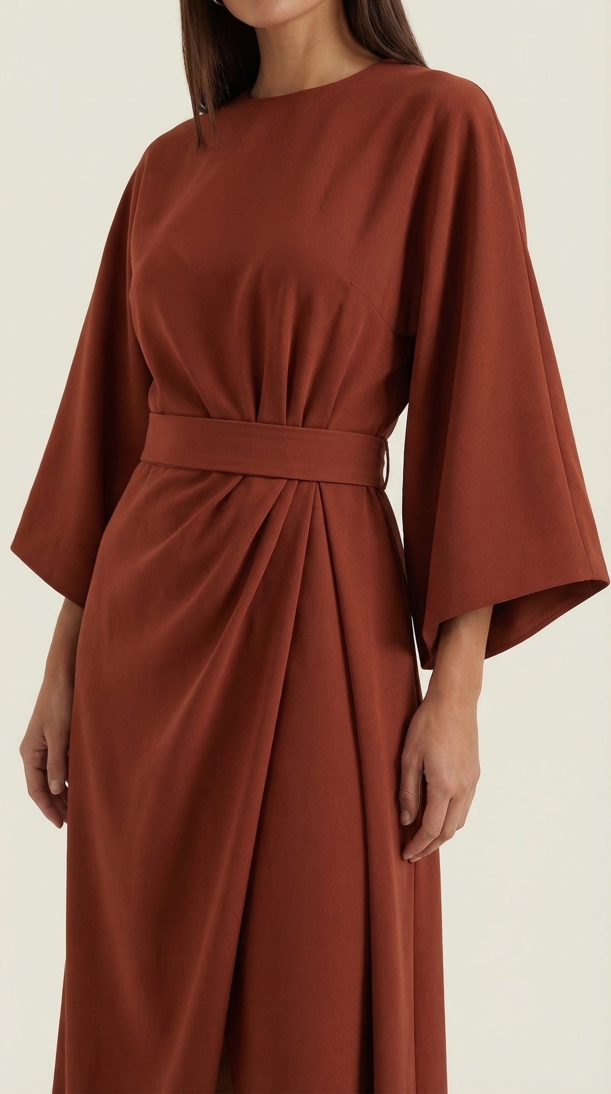 Wickelkleid mit Glockenärmeln und Gürtel in Midilänge für Damen