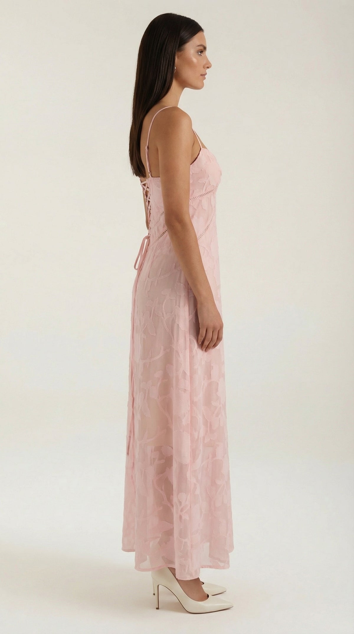 Langes Kleid mit Blumenspitze und Herzausschnitt für Damen