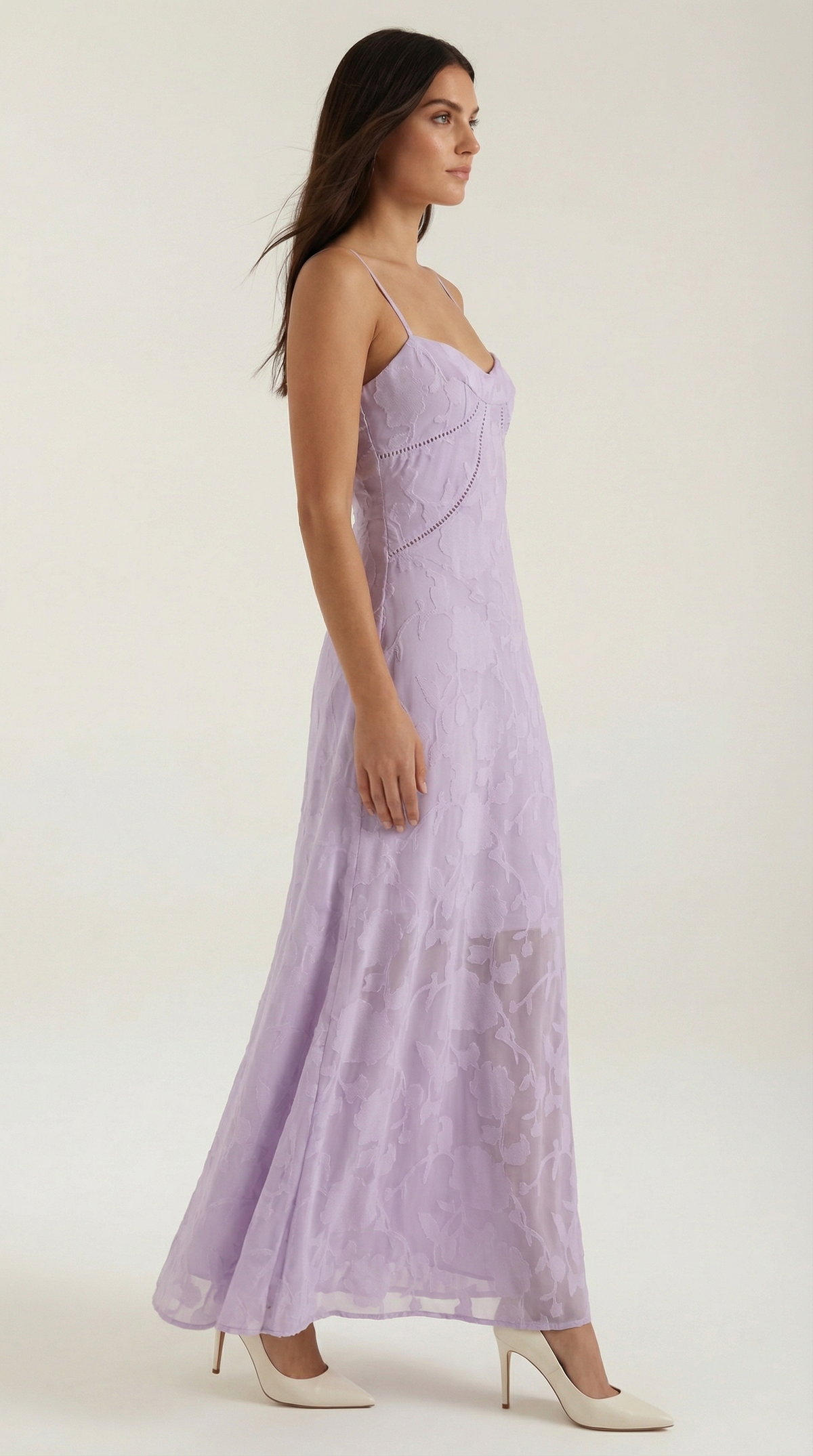 Langes Kleid mit Blumenspitze und Herzausschnitt für Damen