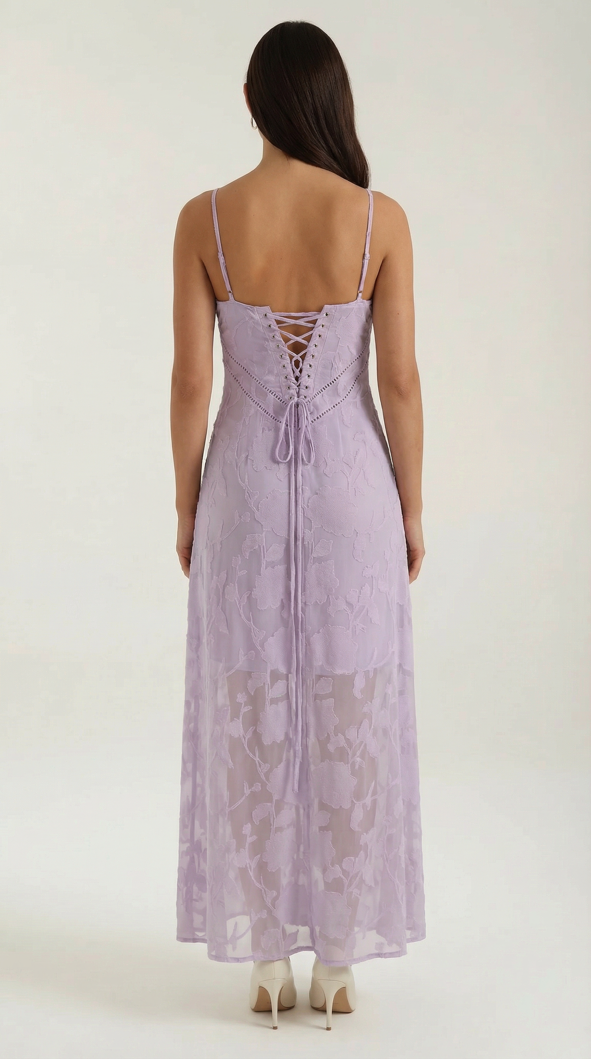 Langes Kleid mit Blumenspitze und Herzausschnitt für Damen
