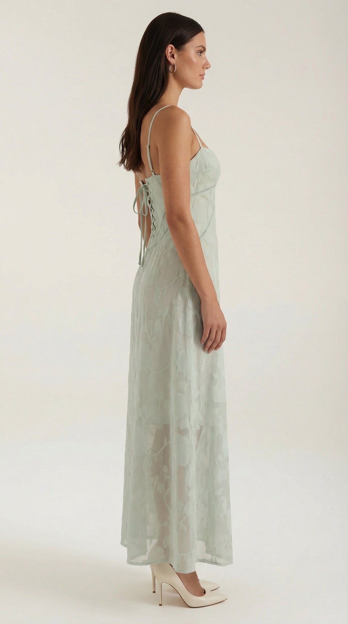 Langes Kleid mit Blumenspitze und Herzausschnitt für Damen